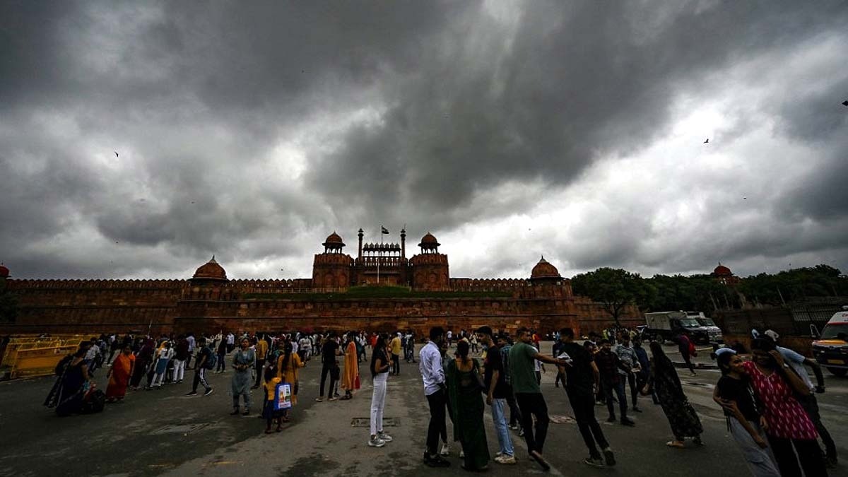 लाल किले पर कल सुबह बारिश के 80% आसार