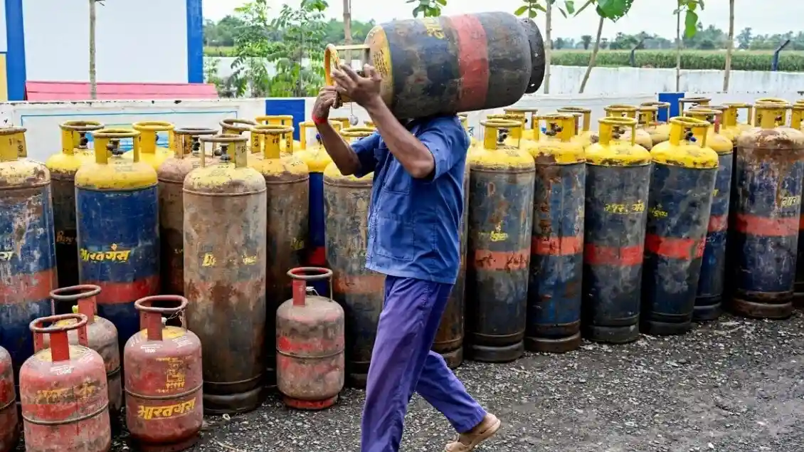 LPG सिलेंडर 200 रुपये सस्ता