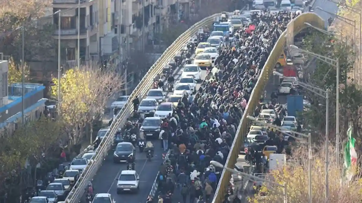 महंगाई और बेरोजगारी के खिलाफ उबाल
