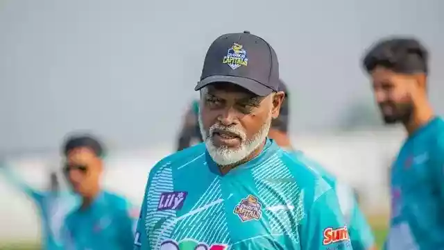 मैच शुरू होने से पहले मैदान में आया इस दिग्गज को हार्ट अटैक