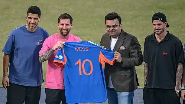 मेसी को जय शाह ने थमाई टीम इंडिया की जर्सी