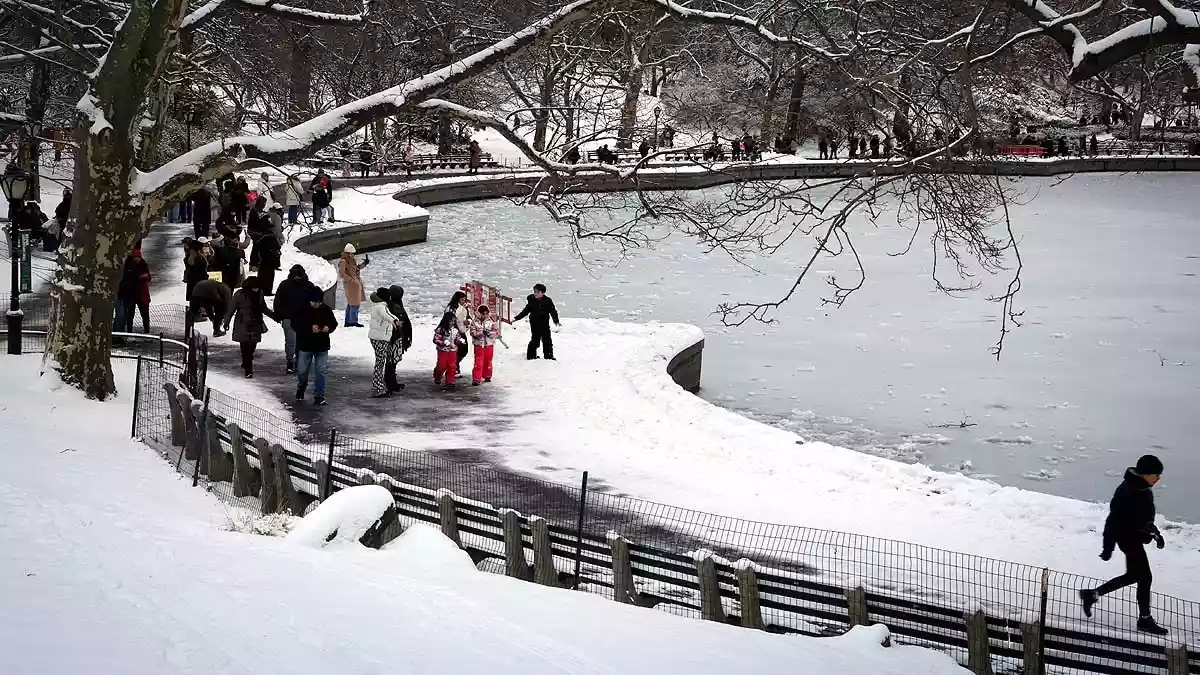 न्यूयॉर्क में Ice Age जैसा नजारा