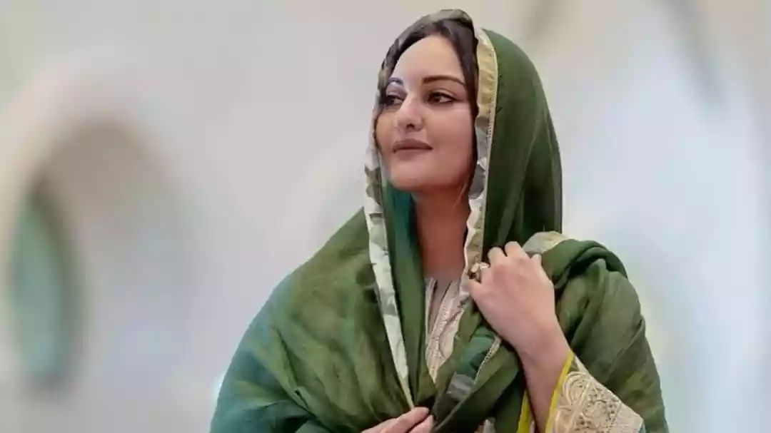 पहली बार मस्जिद पहुंचीं सोनाक्षी