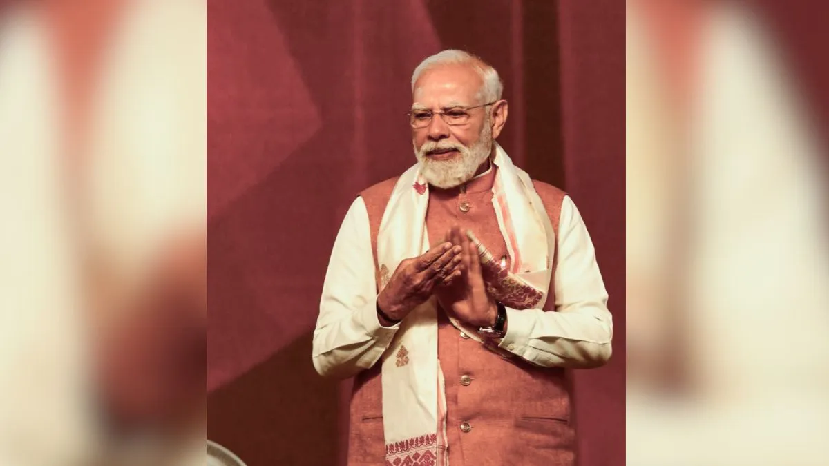 पीएम मोदी ने ब्रह्मपुत्र नदी में क्रूज पर की स्टूडेंट्स से