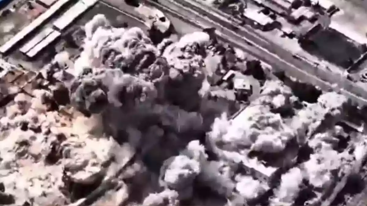 सबकुछ तबाह, चारों ओर धुंआ-धुंआ