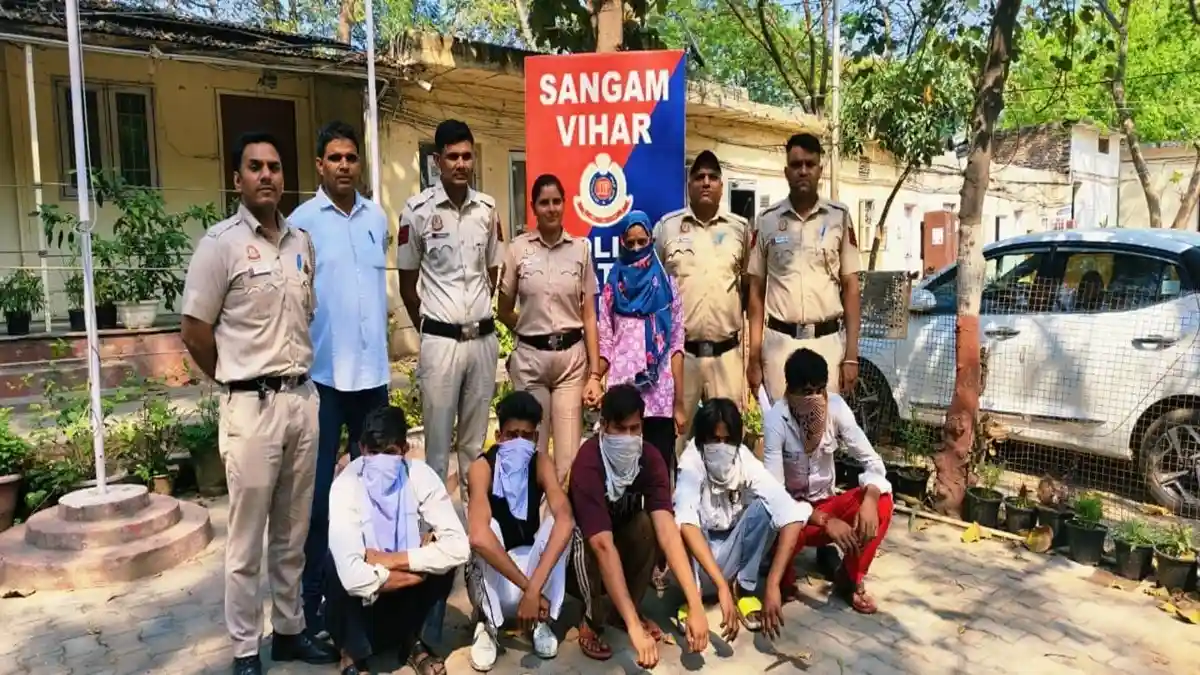 शॉपिंग पर गए थे होने वाले दूल्हा- दुल्हन