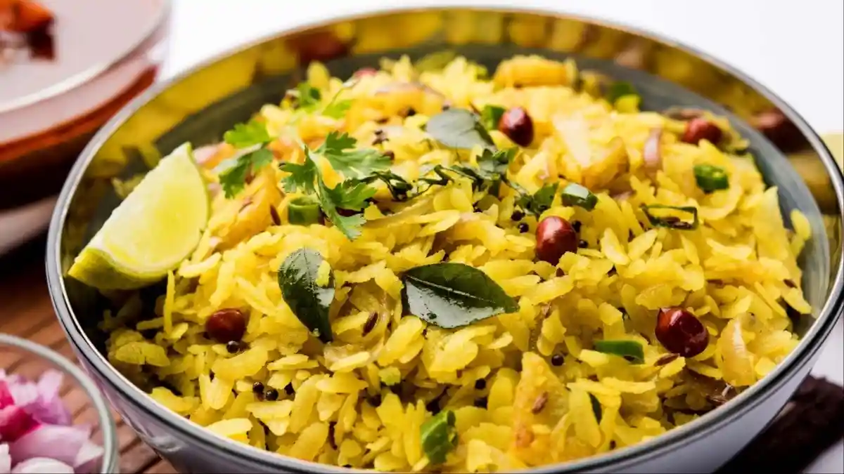 सुबह के नाश्ते में ट्राई करें कांदा पोहा