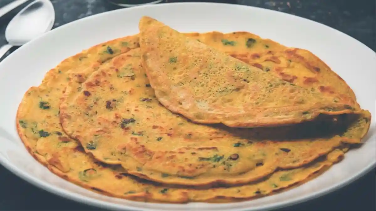 सुबह के नाश्ते में ट्राई करें मूंग दाल अंडा चीला