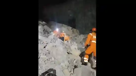 1 dead, 15 feared trapped after stone mine collapses in UP's Sonbhadra