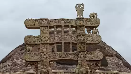 India is home to a civilization that is millennia old, and hence, it is dotted with wonderful monuments that stand as a testament to its undying culture