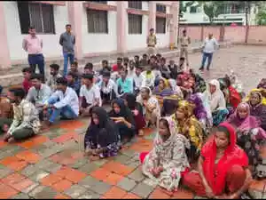 A morning operation in Sribhumi district led to 21 illegal Bangladeshi migrants being sent back, among them children. The Chief Minister lauded the police for