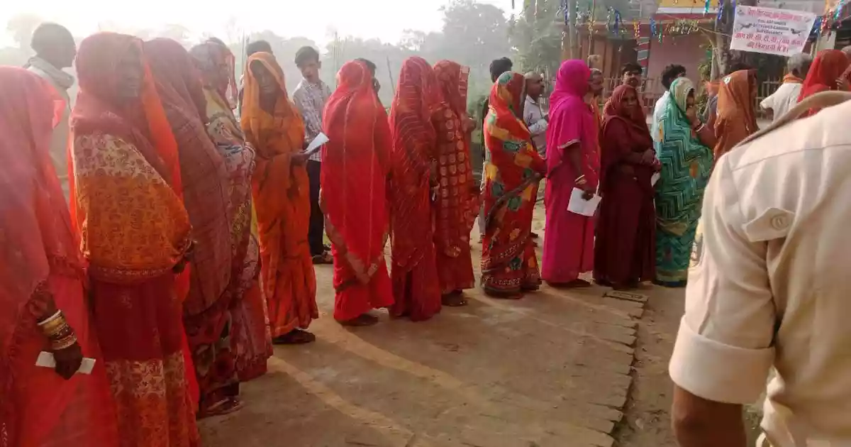 Voting for 121 of the 243 Assembly seats in the first phase of the Bihar elections began at 7 am on Thursday. As of 1 pm, the voter turnout in Bihar was 42.3%