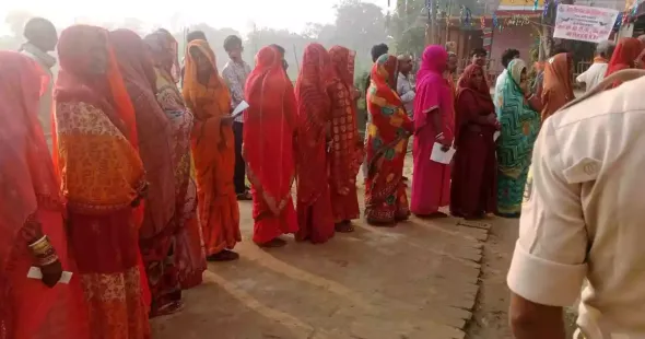 Voting for 121 of the 243 Assembly seats in the first phase of the Bihar elections began at 7 am on Thursday. As of 1 pm, the voter turnout in Bihar was 42.3%