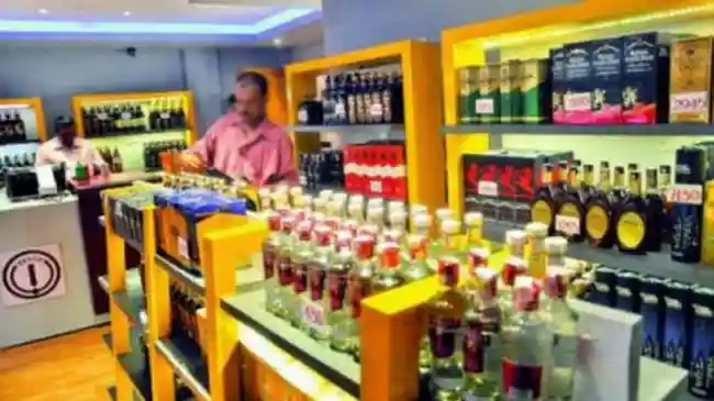 <strong>New Delhi</strong>: Delhi to witness five dry days between May and September this year. The government directed that the sale of liquor