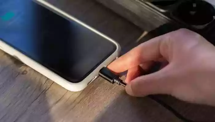 <strong>Phone charging tips:</strong> It may seem like a technical issue, but before blaming the charger or rushing to a service centre