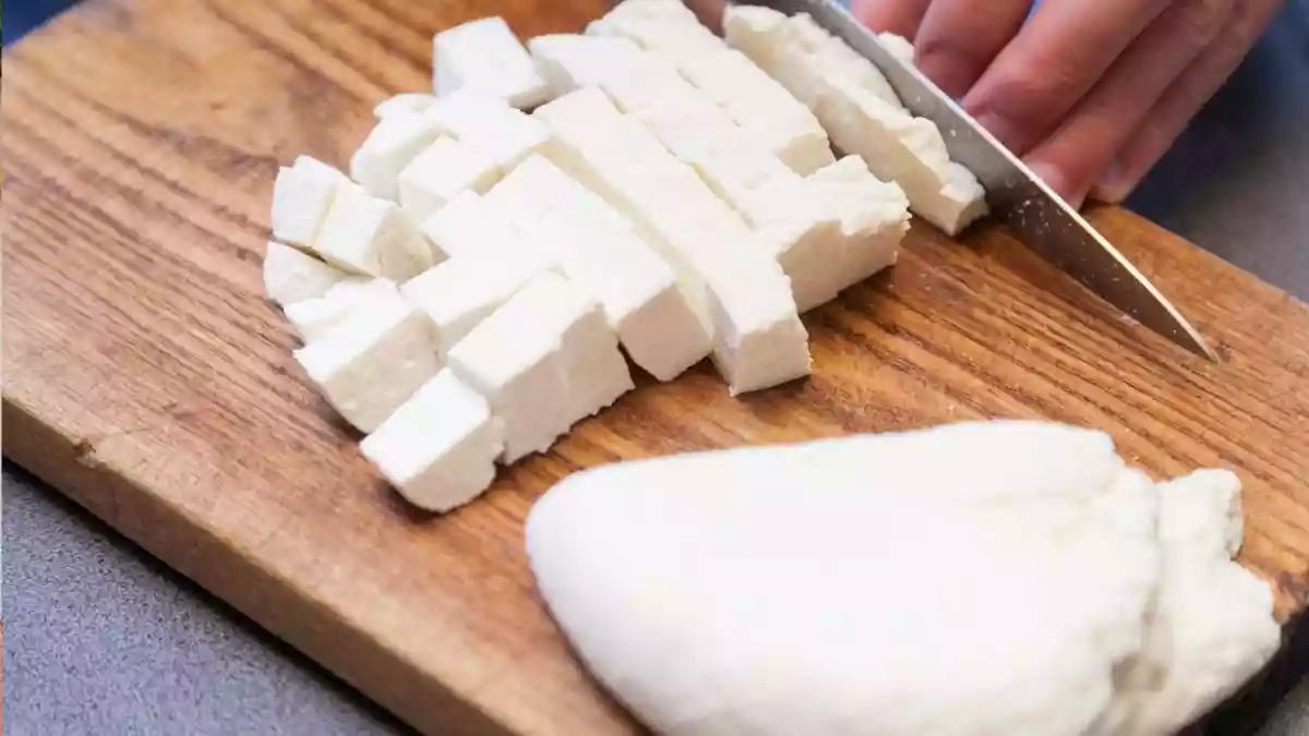 Paneer holds significant value in the diet, especially in the Indian vegetarian context, because of its rich nutrient profile. High in protein and healthy fats