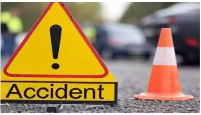 The accident occurred around 4 pm when a sleeper bus collided head-on with an oncoming trailer while attempting to overtake. A horrific road accident on