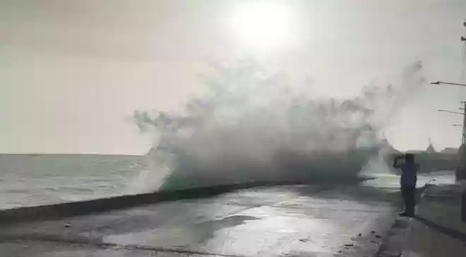 7.6-magnitude earthquake hits near Japan coast