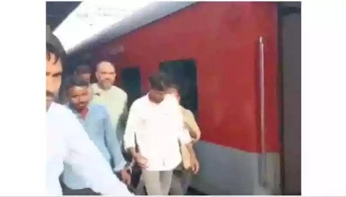 8 with links to ISI and B