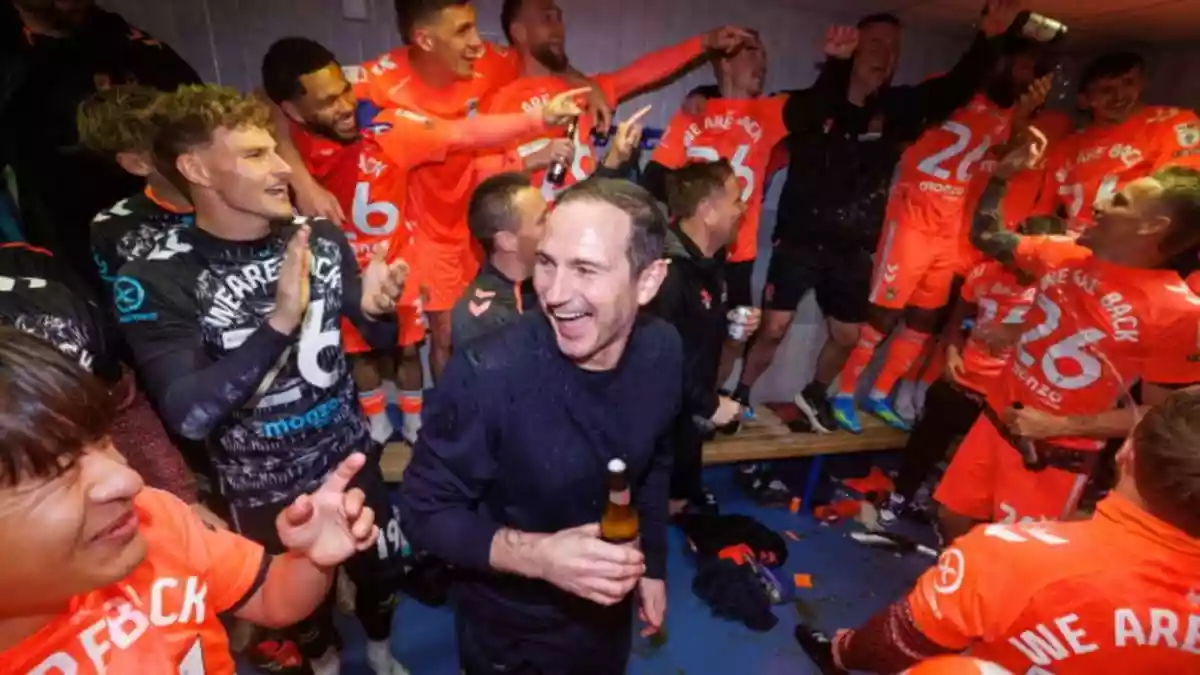 After 25 long years, Coventry City are finally back in the Premier League — and Frank Lampard is the man who made it happen. A dramatic 1-1 draw against