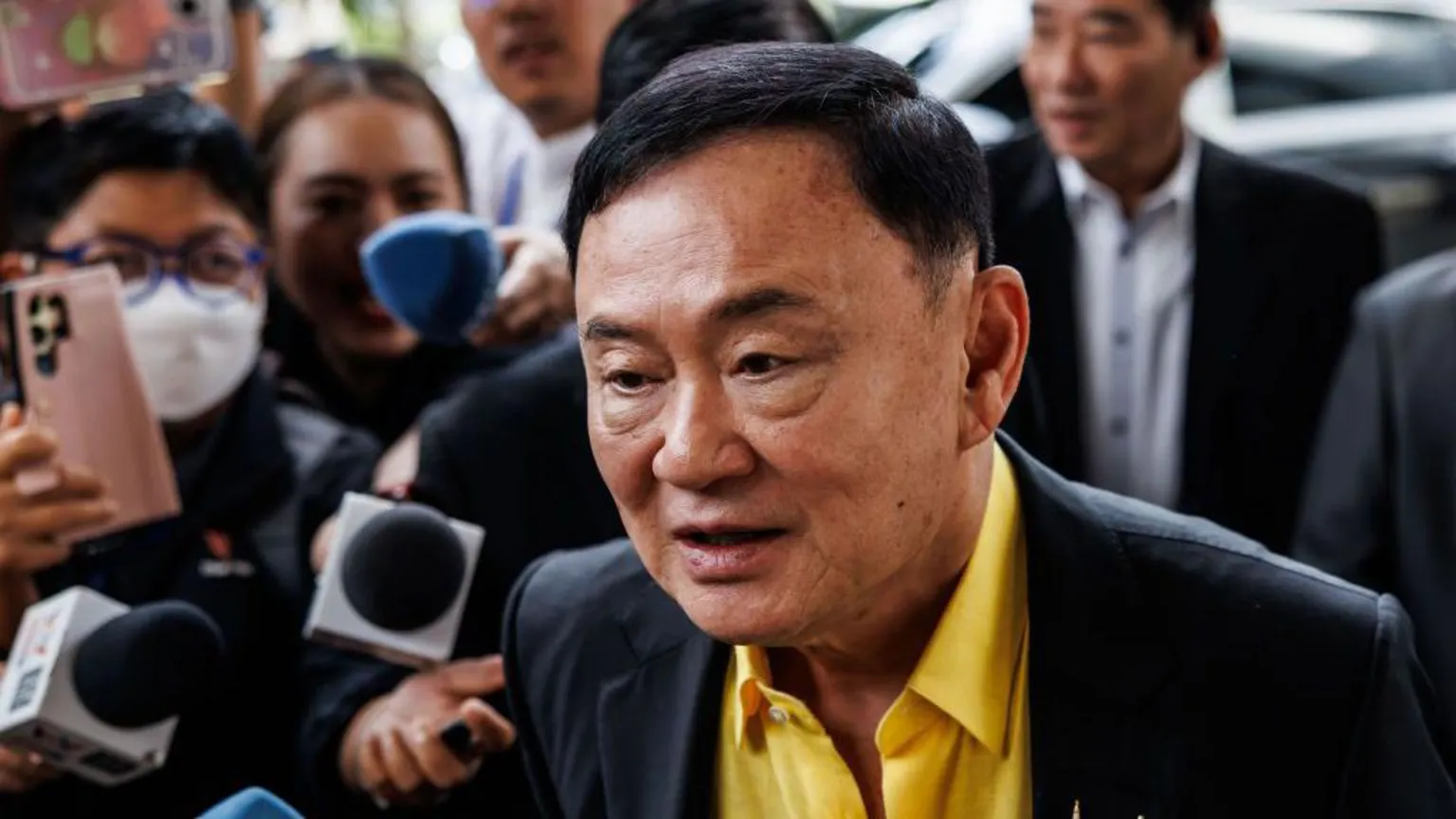 A Bangkok court has acquitted controversial billionaire and former Thai prime minister Thaksin Shinawatra, who was accused of insulting the monarchy. The lese majeste charge relates to an interview Mr Thaksin gave to a South Korean newspaper ten years ago. He would have faced up to 15 years in jail if convicted.
