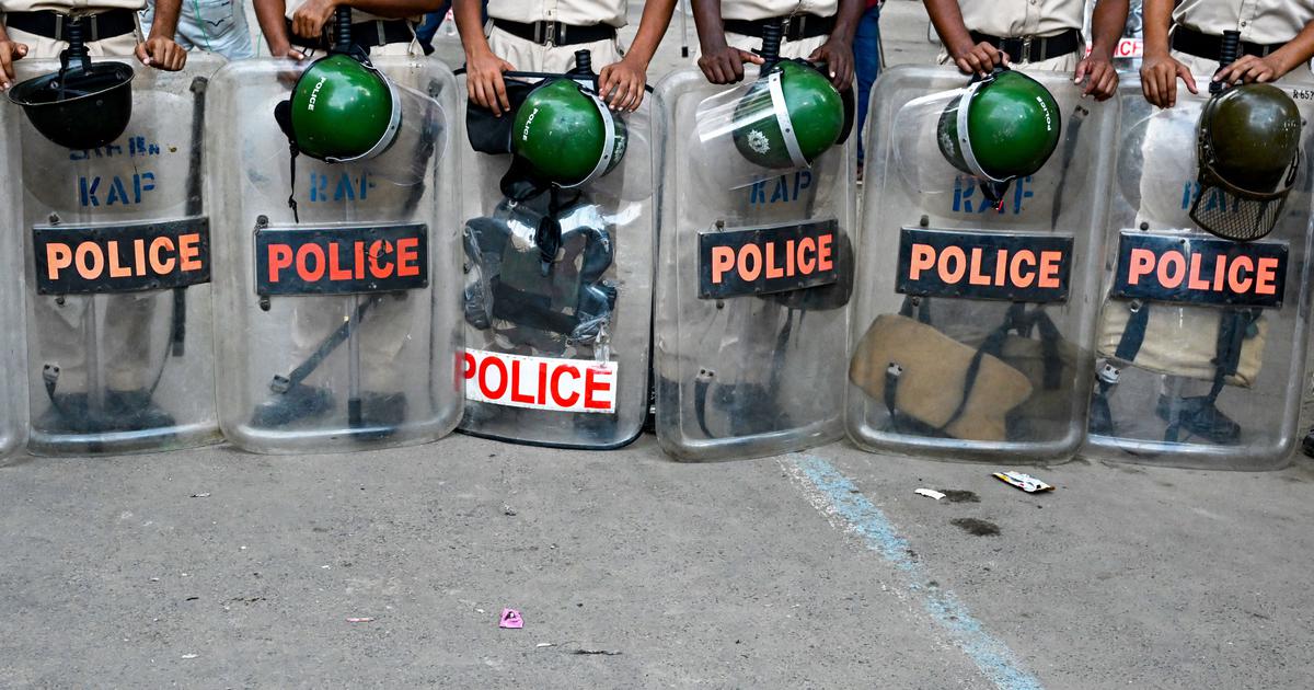 A Bharatiya Janata Party worker has been arrested in Uttar Pradesh's Ballia district for allegedly assaulting a Dalit engineer with his shoe in his office, PTI reported. A video of the assault, which took place on Saturday, was widely circulated on social media. It showed a heated argument between Lal Singh, a superintending engineer in the electricity department, and a group of men. The officer is subsequently seen being beaten with a shoe.