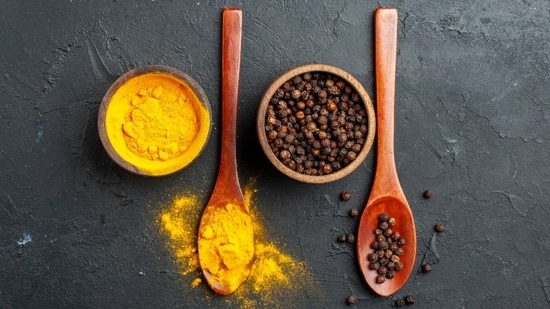 A Harvard and Stanford-trained gastroenterologist highlights 4 food combinations that are great for your gut health, including turmeric with black pepper. Some food combinations are better than the rest. Dr Saurabh Sethi, a gastroenterologist and ‘Harvard and Stanford-trained expert’, believes so. The gut doctor often shares nutrition tips, health advisories to fix gut and liver health, and food combinations to fix gut problems online.