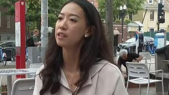 A Harvard graduate’s message on unity went viral after two men started brawling behind her mid-interview. In a moment that felt almost unreal, an interview with a Harvard graduate on compassion and unity took a surreal turn when a physical altercation erupted just behind her mid-sentence.