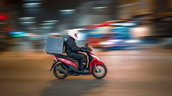 A late-night food delivery in Delhi sparked an online discussion after a Reddit user revealed how a delivery worker's humble apology made him reconsider his irritation. Posting on the subreddit r/Delhi under the title “Rare ‘sorry' from delivery guy made me feel guilty”, the user recounted the events of an order placed at 2 am. He explained, “I told the delivery guy, if the security guard wants to confirm, just call me on my mobile. Don't let him call the landline, my parents will wake up. I usually sit right next to the landline anyway, because if it rings at that hour, it's game over.”
