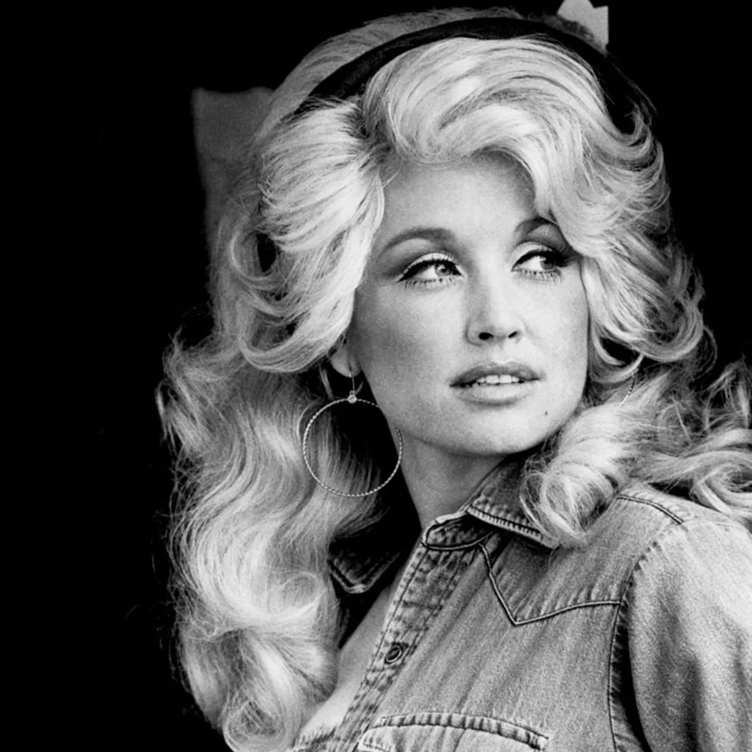 Dolly Parton, the country music superstar from the Smoky Mountains of Tennessee, rose from humble beginnings to become one of the most beloved entertainers in