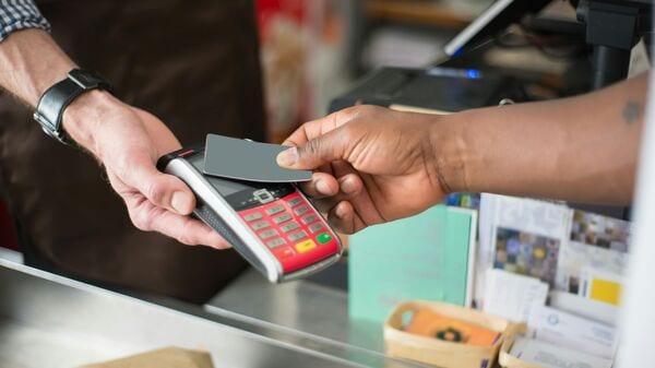 A man in southern China accidentally exposed his extramarital affair to his wife. The incident took place at a Dashenlin Pharmacy in Yangjiang, Guangdong province. The man tried to secretly buy birth control pills, but the payment failed. He attempted to pay 15.8 yuan (about ₹200) using his mobile code. But, due to a system error, the transaction did not go through.