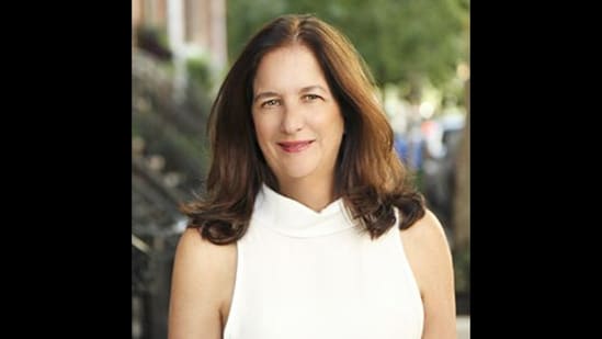 A Manhattan luxury real estate agent has been charged with biting a 7-year-old girl while fighting over a free t-shirt at a concert in the Hamptons. However, the 75-year-old Gail Bomze has claimed that she didn't do it. According to an arrest report seen by Page Six, Bomze, who has sold a $4 million apartment of talk show host Geraldo Rivera, was attending a concert in East Hampton last week, where police have said she punched and kicked other concertgoers.