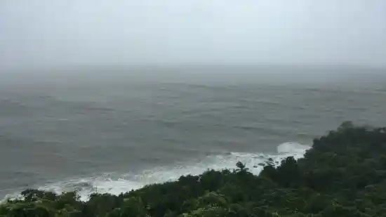 A powerful nor'easter battered the Northeast on Sunday and Monday, bringing fierce winds, torrential rain, and dangerous coastal flooding to the region. In response to the escalating conditions, New York Governor Kathy Hochul declared a state of emergency for New York City, Long Island, and Westchester County, as reported by Fox Weather. The coastal flood warnings have been issued beginning 12 pm on Sunday to 8 pm on Monday, according to the Daily Mail.A powerful nor'easter battered the Northeast on Sunday and Monday, bringing fierce winds, torrential rain, and dangerous coastal flooding to the region. In response to the escalating conditions, New York Governor Kathy Hochul declared a state of emergency for New York City, Long Island, and Westchester County, as reported by Fox Weather. The coastal flood warnings have been issued beginning 12 pm on Sunday to 8 pm on Monday, according to the Daily Mail.Also Read: American Airlines flight disruptions: Families stranded, vacations ruined due to delays amid huge operational meltdown