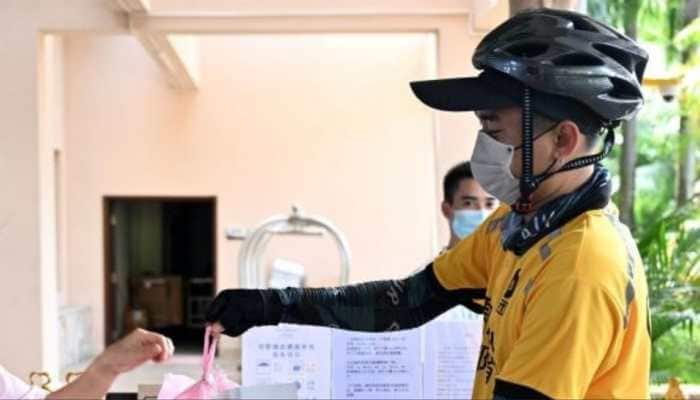 A quick-thinking delivery person in China became a hero after he spotted an SOS message written in blood on a pillow, leading to the rescue of a woman who had been trapped in her apartment for 30 hours. A Chinese delivery boy, 19, who was on a summer job, has been a hero when his sharp eyesight led him to rescue a woman who was trapped in her apartment for 30 hours. The boy, Zhang Kun, saw a white pillow on which there were emergency numbers written in blood on a street and that led to a rescue that has fascinated social media.