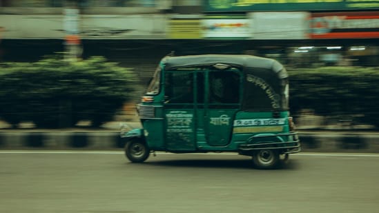 A Reddit post about a late-night auto ride has gone viral after it revealed the unseen struggle of an auto driver working 14-16 hours a day to support his family. The Redditor (Specialist_Meaning73) wrote about booking an auto after a late night at work in Gujarat. It was past 11 pm when the passenger met the driver, a man in his late 50s with a thin frame and tired eyes.