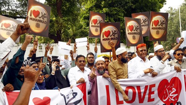 A sea of protesters gathered outside Ala Hazrat Dargah and IMC chief Maulana Tauqeer Raza Khan's house, holding 'I Love Mohammad' placards after the Friday prayers in Bareily, Uttar Pradesh, on September 26. Videos shared by news agency ANI showed heavy security deployed at both the spots. According to reports, police deployed lathicharge as protesters pelted stones during the protests after the Friday prayers.