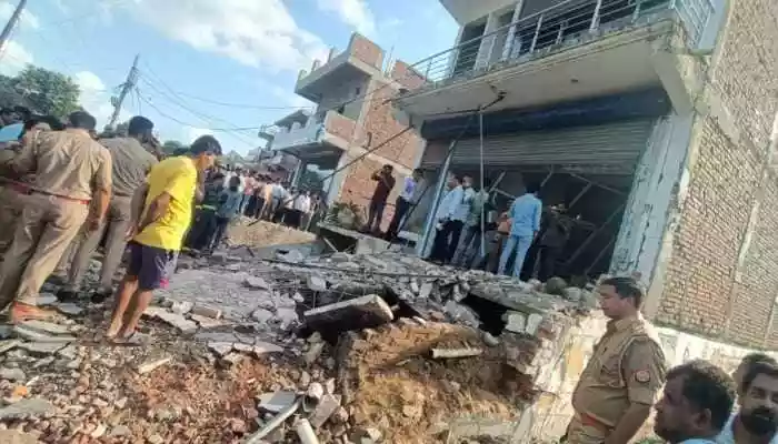 A shocking incident unfolded on Saturday after a massive blast at The Sun Classes Library in Farrukhabad's Kadri Gate area, Uttar Pradesh, resulting in the death of one person and injuries to five children. In a devastating incident, one killed and five students were injured on Saturday after a massive blast at The Sun Classes Library in Farrukhabad's Kadri Gate area, Uttar Pradesh.
