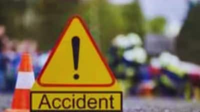 A tragic accident occurred on Wednesday morning along NH-143 in Jharkhand's Simdega district, resulting in the death of a minor and injuries to two others. According to the police, the incident happened when a car, driven by one of its four occupants, collided with a tree near Khairan Toli under the Simdega Sadar Police Station limits.