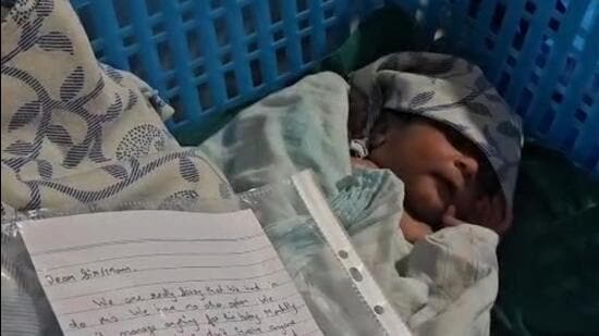 A two-day-old girl was found abandoned in Panvel, prompting community shock and police investigation. She is now safe under medical care. PANVEL: A two-day old baby girl was found abandoned in a basket outside a girls’ orphanage in Panvel’s Takka area early Friday morning, sending shockwaves through the community and prompting swift action from authorities. The newborn, left on the pavement with a bottle, a sachet of milk powder, and a handwritten note, is now safe and under medical care — but the circumstances of her abandonment have left the residents grappling with a mix of sadness and anger.