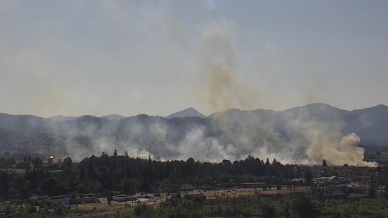 A vegetation fire is currently burning near Medford, Oregon. The blaze broke out near Houston Road in the city of Phoenix on Saturday afternoon. A vegetation fire has broken out near Medford, Oregon, burning an estimated 3 to 4 acres near Houston Road in the city of Phoenix, according to local reports.
