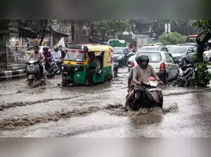 According to officials, the river was flowing at 205.68 metres at 6 am, following discharges of 2.07 lakh cusecs from Hathnikund Barrage, 67,260 cusecs from Wazirabad Barrage, and 61,958 cusecs from Okhla Barrage. By 7 am, the level climbed further to 205.75 metres. Authorities have warned that the Yamuna may touch the evacuation mark of 206 metres by Tuesday evening.