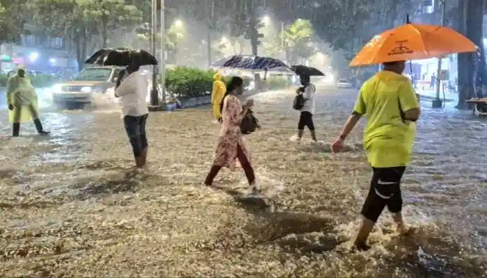 According to the IMD, the warning applies to Mumbai, Thane, Palghar, Raigad, Ratnagiri, and Sindhudurg. Wind speeds are forecast to reach 45–55 km/h, with gusts of up to 65 km/h, along the northern Maharashtra coast from October 3 to 5. The India Meteorological Department (IMD) has issued a cyclone warning for parts of Maharashtra, as Cyclone 'Shakti' is expected to impact the region between October 3 and 7. The alert includes a high to moderate cyclone risk for several coastal districts.