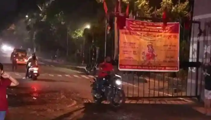 According to Vaibhav Meena, Joint Secretary of the Jawaharlal Nehru University Students' Union (JNUSU), the union had organised a symbolic 'Ravan Dahan' at Sabarmati, aimed at denouncing what they termed “Naxal-like forces.” A violent confrontation broke out between two student groups at Jawaharlal Nehru University (JNU) on Friday during a 'Visarjan Shobha Yatra' held to mark Vijayadashami, following the conclusion of the nine-day Navratri celebrations.