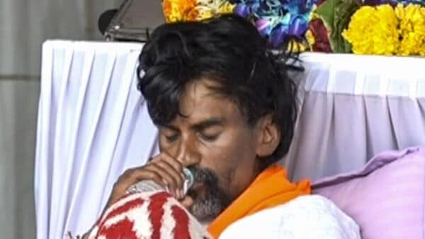 Activist Manoj Jarange ends 5-day-old hunger strike in Mumbai after declaring victory over Maratha quota demands, PTI reported.