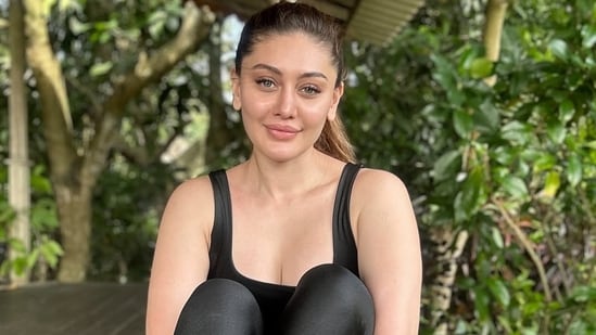 Actor Shefali Jariwala's friend Pooja Ghai shared details about her health and final moments, revealing she had an IV drip the night before her death. Actor Shefali Jariwala's death came as a shock to the industry as well as her fans. The actor died at 42 on Friday night. Now, in an interview with Vivek Lalwani, her friend Pooja Ghai opened up about Shefali's final moments. Pooja revealed that Shefali was health-conscious, always eating right, and taking care of herself. She added that the actor didn’t have to make an effort for it and that it was always a part of her life.