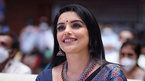 Actor Shwetha Menon, recently elected as the first female president of the Association of Malayalam Movie Artistes (AMMA), has advocated for fixed and structured working hours for women in the film industry. Drawing from her personal experiences, she emphasised the importance of creating a more supportive and communicative work environment, especially for women.