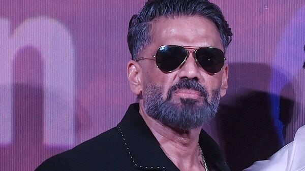 Actor Suniel Shetty is back in news for all the wrong reasons. A video of him giving a harsh reaction to an artist has surfaced online, earning criticism from netizens. Reportedly, the incident happened at an event in Bhopal. <h4>Suniel Shetty reacts to his mimicry</h4> In the video, Shetty seemed to be losing his temper after an artist reportedly did a mimicry of him. He not only rebuked the artist but also said a few more things which did not sit well with the social media users.