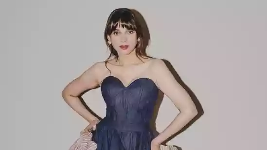 Aditi Rao Hydari warns fans about impostor contacting photographers on WhatsApp