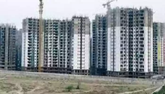 The minister also indicated that the government is working on a policy framework to support development in around 700–750 slum settlements in and around the