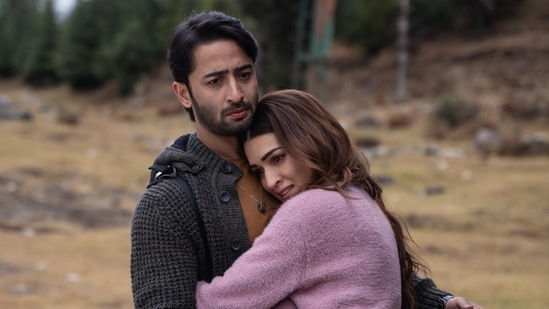 After almost one year, Raanjhan song from Kriti Sanon's film Do Patti is back in news, but for wrong reasons. An international music producer has accused T-Series and composer duo Sachet-Parampara for using his beats without giving any credit. He is now demanding a plaque.